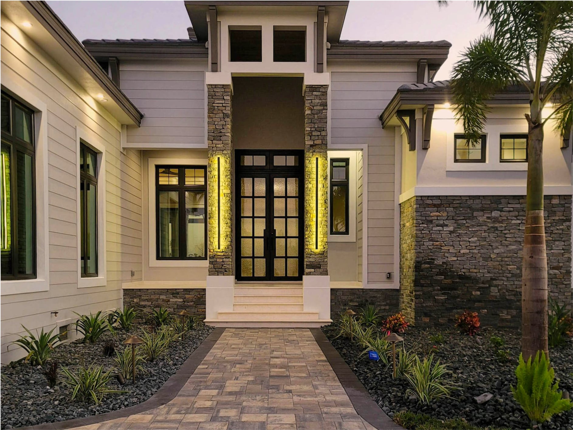 Stucco entry detail